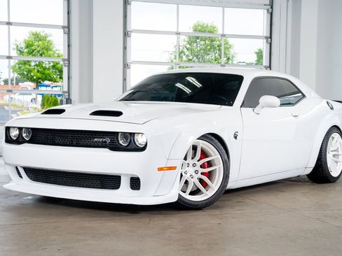 Used 2019 Dodge Challenger SRT Hellcat w/ Widebody Package RWD image 2