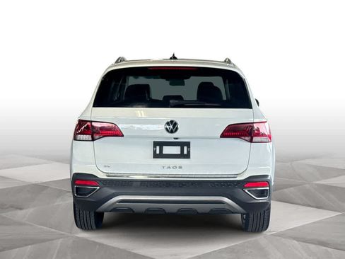 Certified 2022 Volkswagen Taos SE FWD image 7