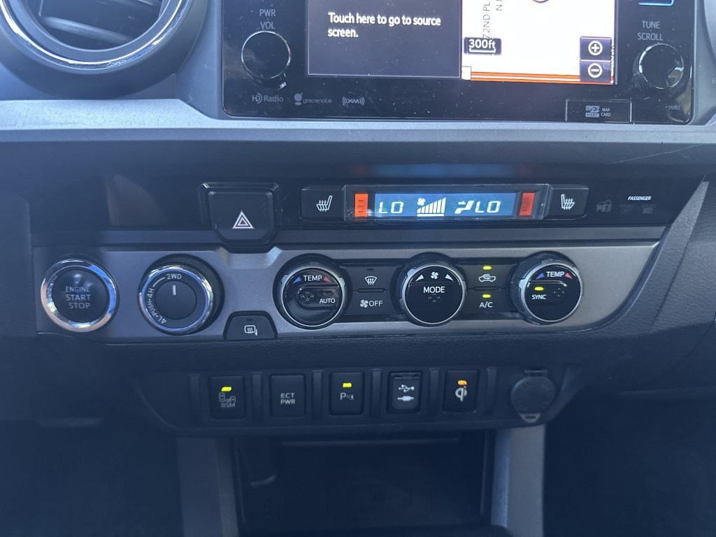 Used 2016 Toyota Tacoma TRD Off-Road w/ Premium & Technology Package AWD/4WD image 25