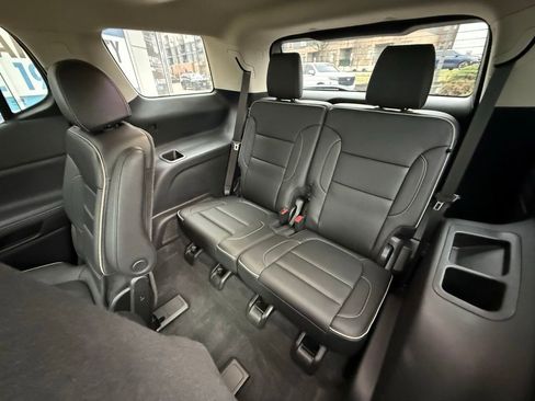 Used 2021 GMC Acadia Denali w/ Denali Ultimate Package image 10