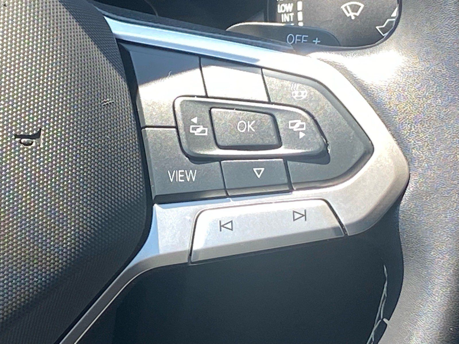 Certified 2024 Volkswagen Atlas SE FWD image 7