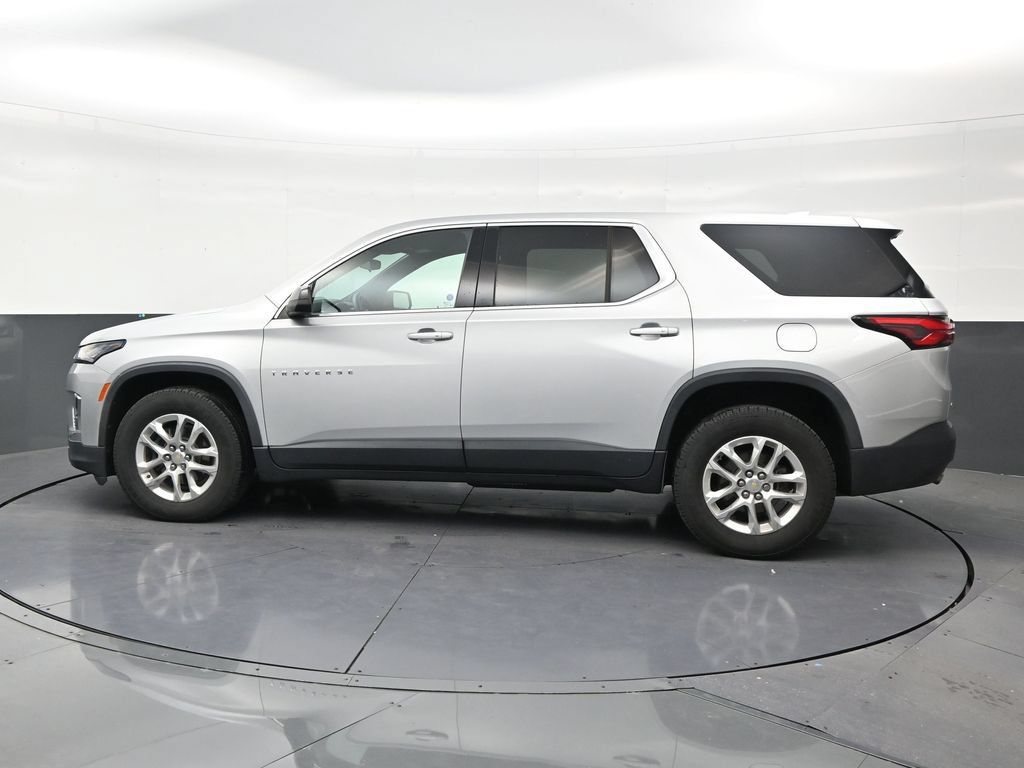 Used 2022 Chevrolet Traverse LS FWD image 2