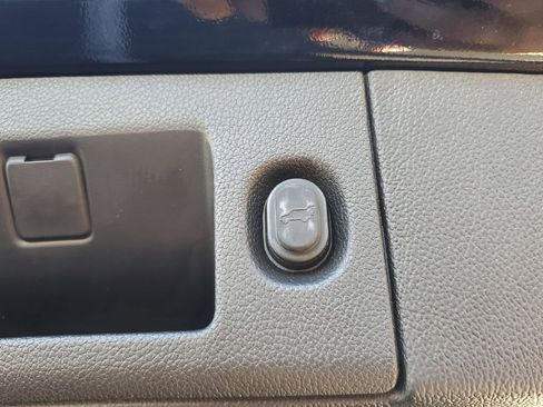 Used 2018 Cadillac Escalade Premium Luxury image 26