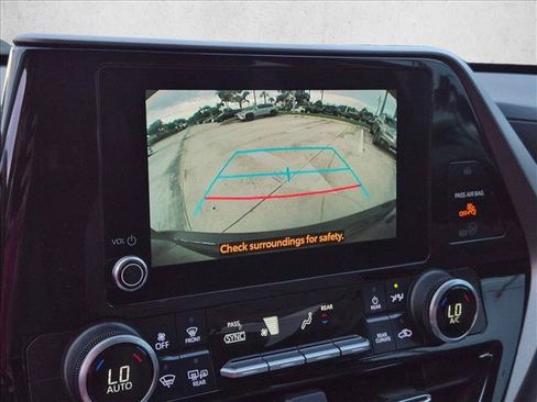 Certified 2024 Toyota Highlander LE FWD image 20