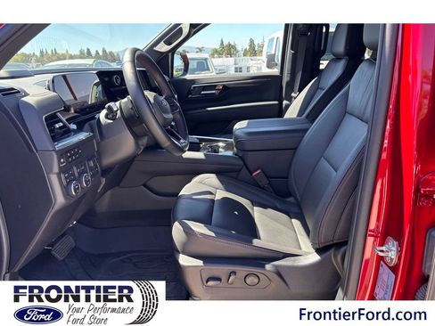Used 2025 Chevrolet Suburban RST w/ RST Capability Package AWD/4WD image 10