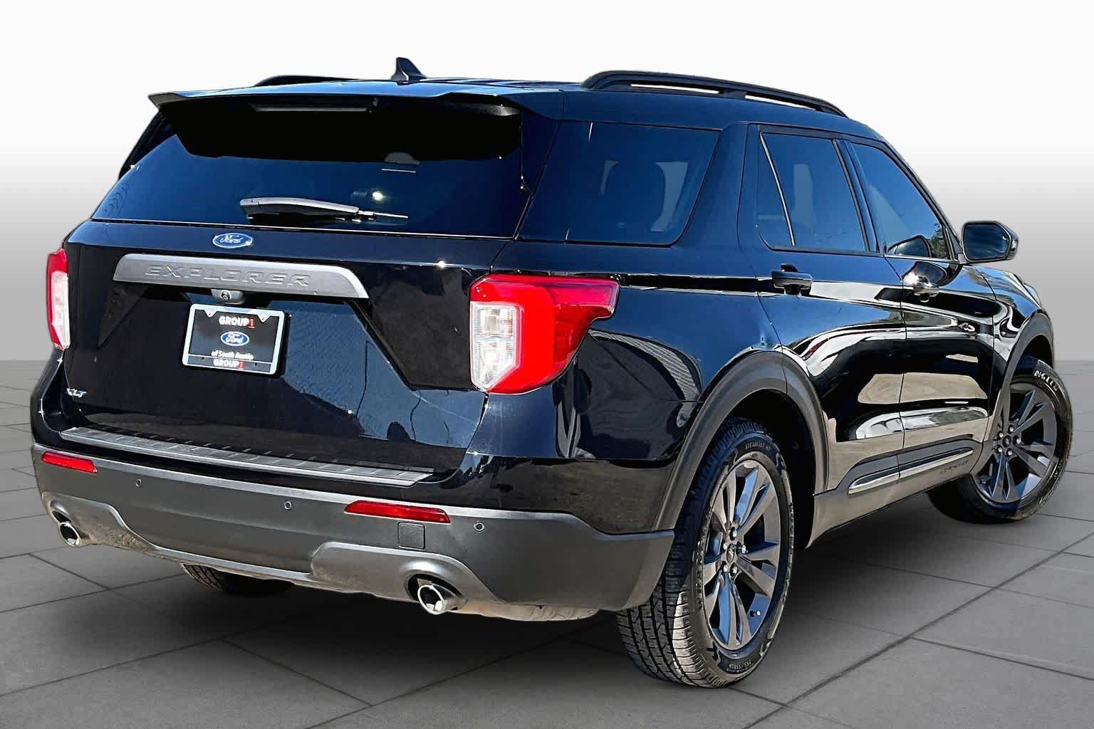 Used 2023 Ford Explorer XLT w/ Equipment Group 202A RWD image 13