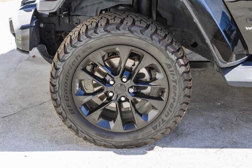 Used 2022 Jeep Wrangler Unlimited Sahara AWD/4WD image 9