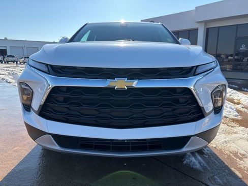 Used 2025 Chevrolet Blazer LT image 4