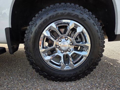 Used 2025 Chevrolet Silverado 1500 LTZ w/ Z71 Off-Road Package AWD/4WD image 12