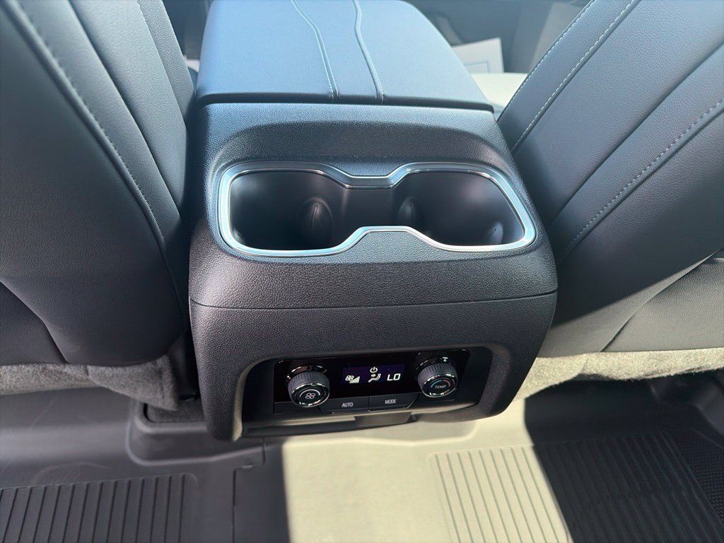 New 2027 Chevrolet Traverse LT w/ Sun and Wheel Package AWD/4WD image 13