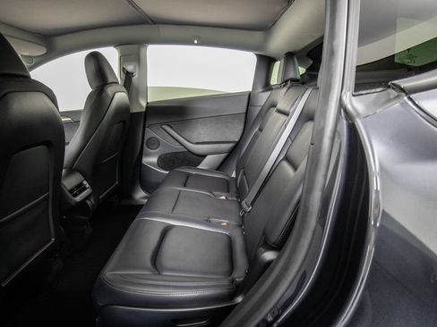 Used 2024 Tesla Model Y Long Range AWD/4WD image 12