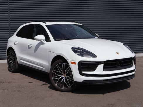 Used 2024 Porsche Macan AWD/4WD image 7