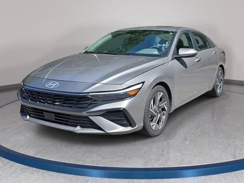 Used 2025 Hyundai Elantra SEL FWD image 1