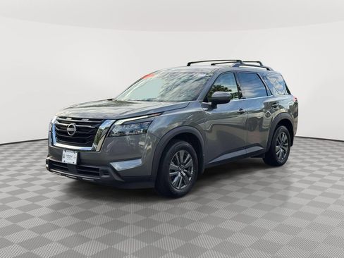 Used 2024 Nissan Pathfinder SV AWD/4WD image 3