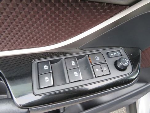 Used 2019 Toyota C-HR image 21