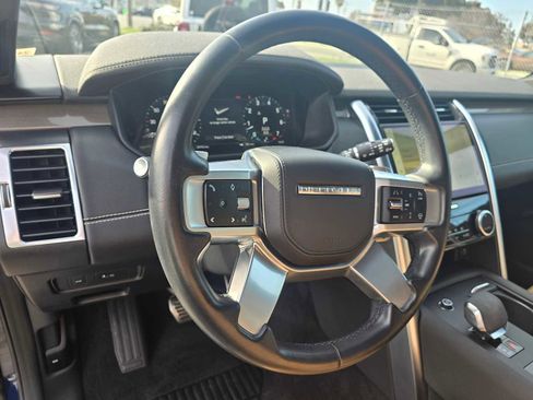 Used 2023 Land Rover Discovery Metropolitan Edition image 26