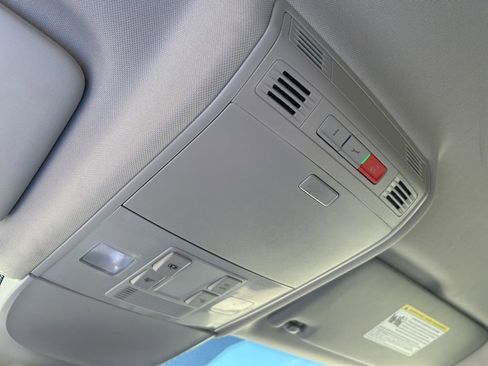 Used 2024 Volkswagen Taos SE image 43