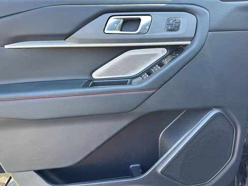 Used 2025 Ford Explorer ST image 27