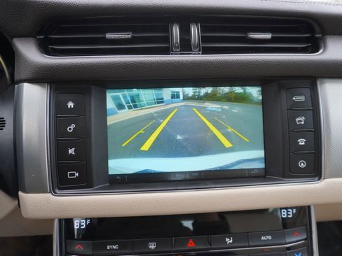 Used 2016 Jaguar XF Premium image 14