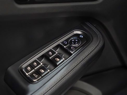 Certified 2025 Porsche Macan image 23