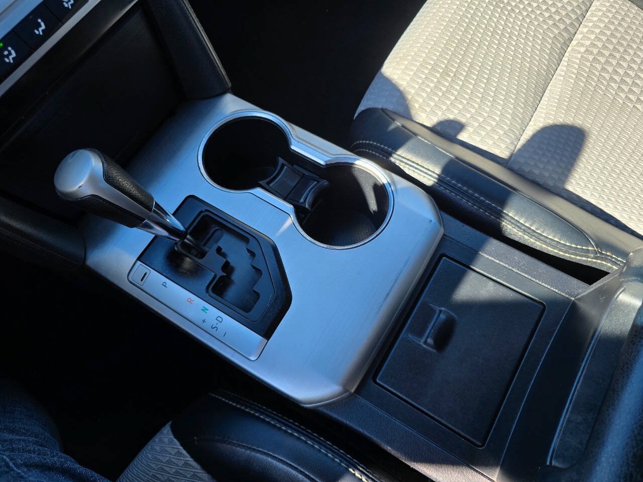 Used 2012 Toyota Camry SE FWD image 19