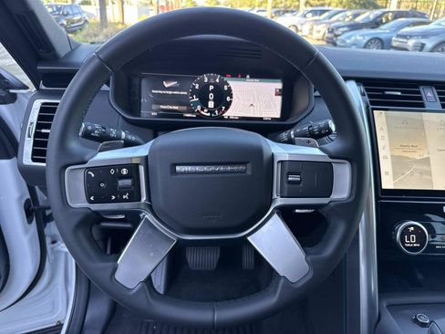 Certified 2025 Land Rover Discovery S image 29