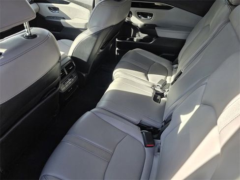 Used 2025 Honda Pilot Touring image 21