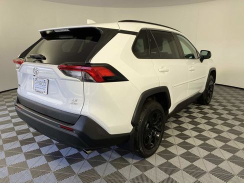 Used 2021 Toyota RAV4 LE AWD/4WD image 9