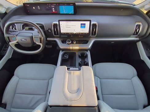 Used 2025 Ford Expedition Platinum AWD/4WD image 15