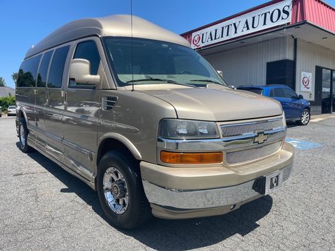 Used 2011 Chevrolet Express 2500 Extended RWD image 2