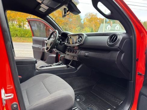 Used 2018 Toyota Tacoma TRD Sport image 18