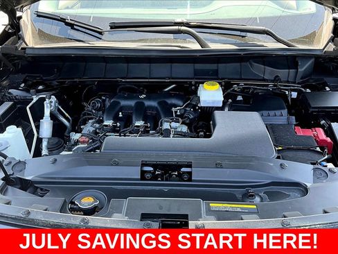 Used 2024 Nissan Pathfinder SV AWD/4WD image 39