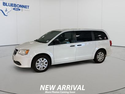 Used 2019 Dodge Grand Caravan SE w/ UConnect Hands-Free Group