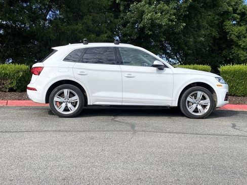 Used 2019 Audi Q5 2.0T Premium Plus w/ Premium Plus Package AWD/4WD image 2