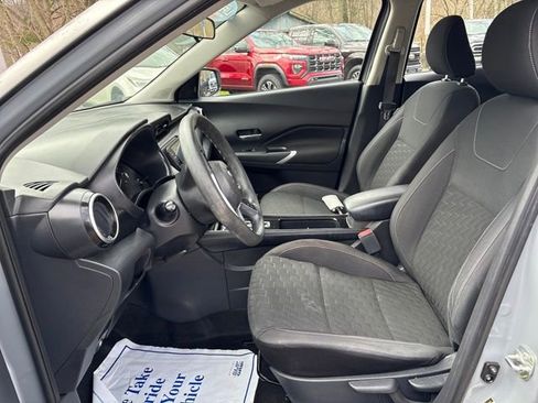 Used 2021 Nissan Kicks SV image 9