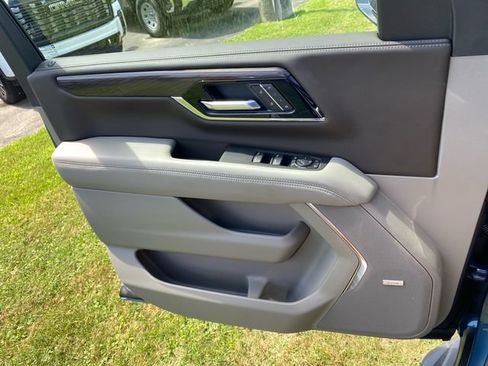New 2026 GMC Yukon Elevation w/ Elevation Premium Package AWD/4WD image 18