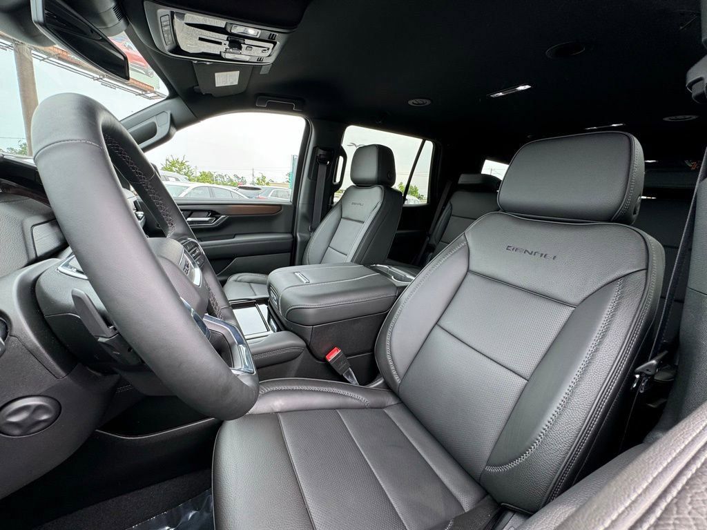 Used 2026 GMC Yukon Denali AWD/4WD image 22
