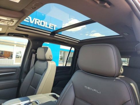 Certified 2022 GMC Yukon XL Denali AWD/4WD image 20