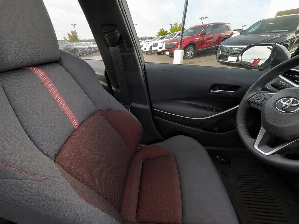 Used 2025 Toyota Corolla SE FWD image 9
