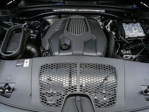 Used 2026 Porsche Macan AWD/4WD image 32