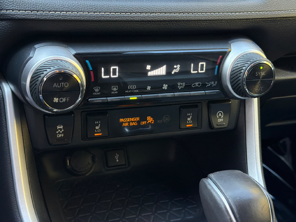 Used 2020 Toyota RAV4 XLE Premium AWD/4WD image 29
