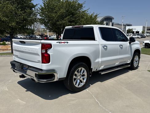 Used 2021 Chevrolet Silverado 1500 LTZ AWD/4WD image 5
