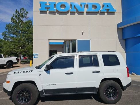 Used 2017 Jeep Patriot Sport AWD/4WD image 2