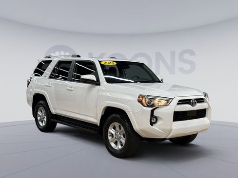 Used 2024 Toyota 4Runner SR5 AWD/4WD image 2