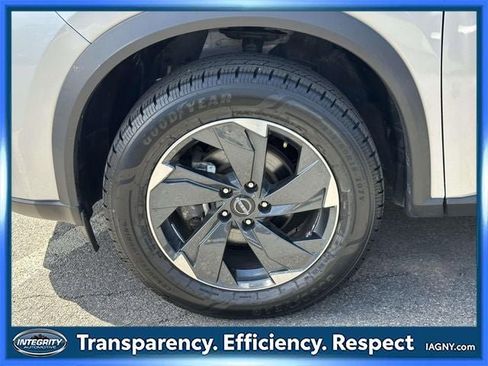 Certified 2024 Nissan Rogue SV AWD/4WD image 9