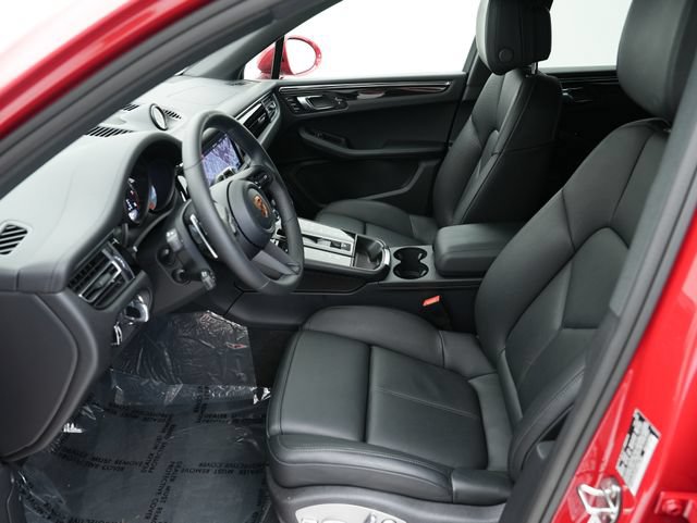 Certified 2026 Porsche Macan AWD/4WD image 5