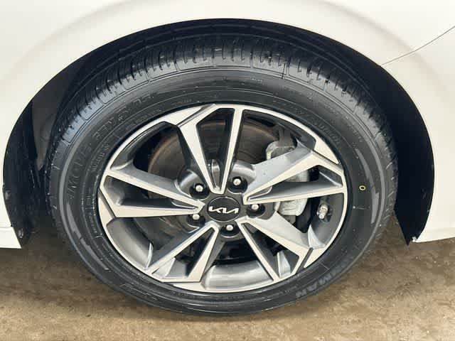 Used 2023 Kia Forte LXS FWD image 5