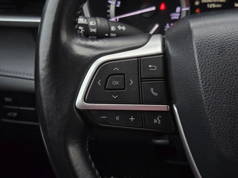 Used 2022 Toyota Highlander XLE AWD/4WD image 22