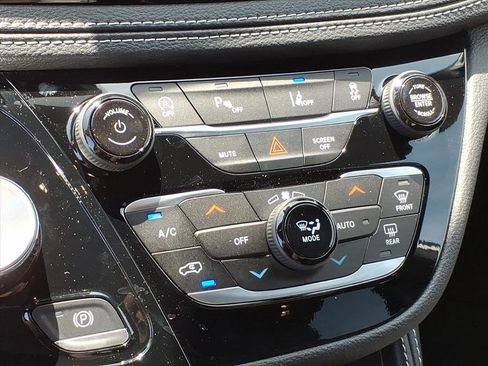 New 2027 Chrysler Pacifica Limited AWD/4WD image 31