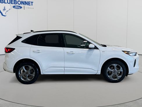 Certified 2023 Ford Escape ST-Line Select w/ Tech Pack #2 AWD/4WD image 4